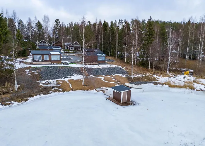 펜션 Private Lakeside With Sauna